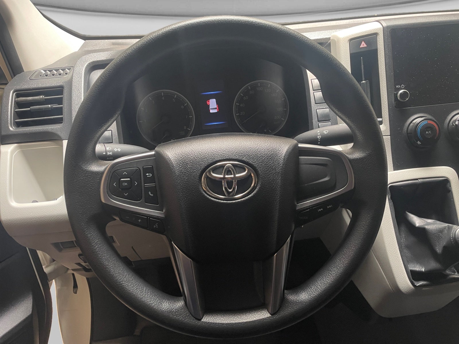 2025 Toyota HIACE VENTANAS SUPERLARGA
