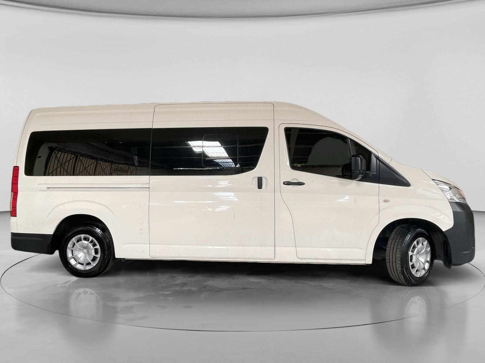 2025 Toyota HIACE VENTANAS SUPERLARGA