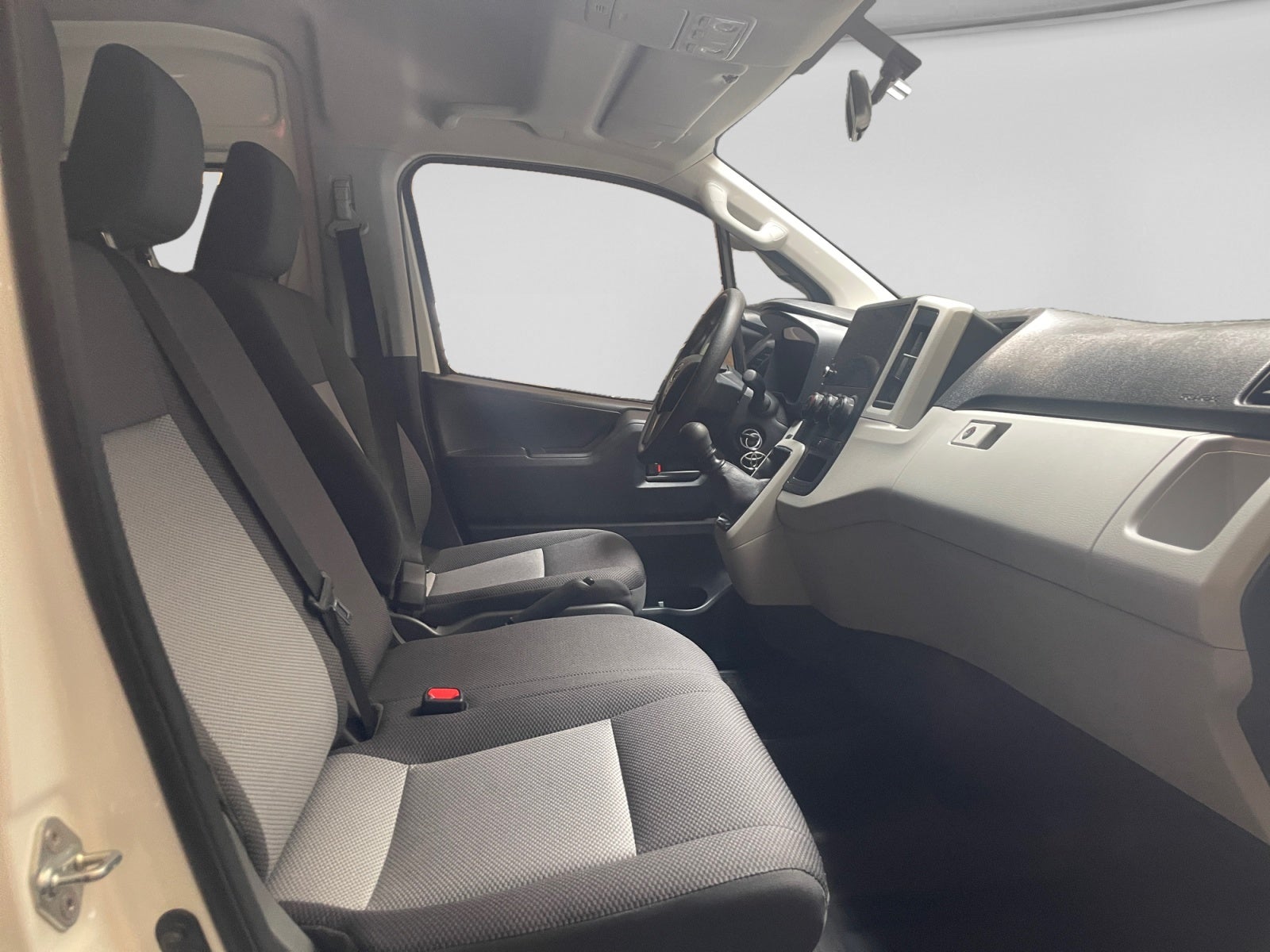 2025 Toyota HIACE VENTANAS SUPERLARGA