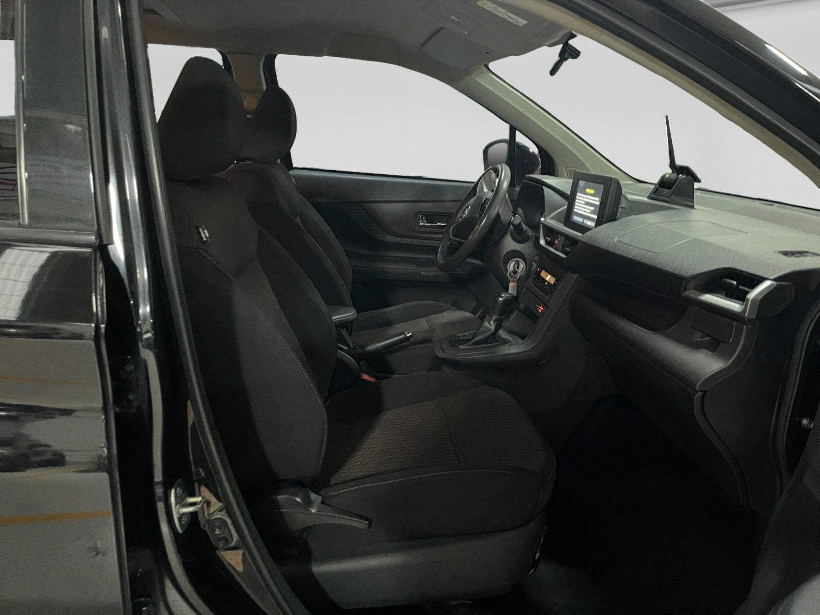 2023 Toyota AVANZA XLE CVT