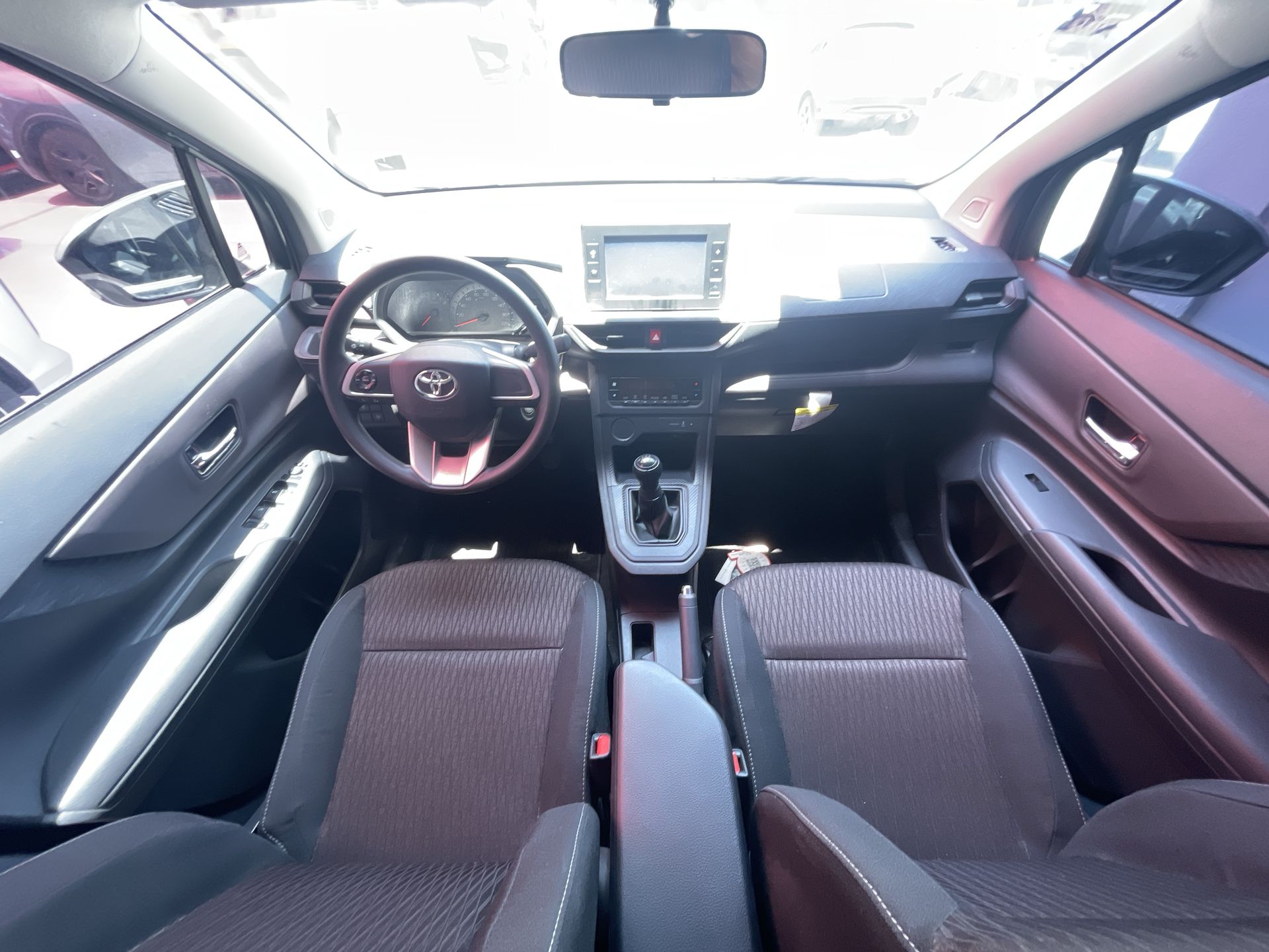 2024 Toyota AVANZA LE MT