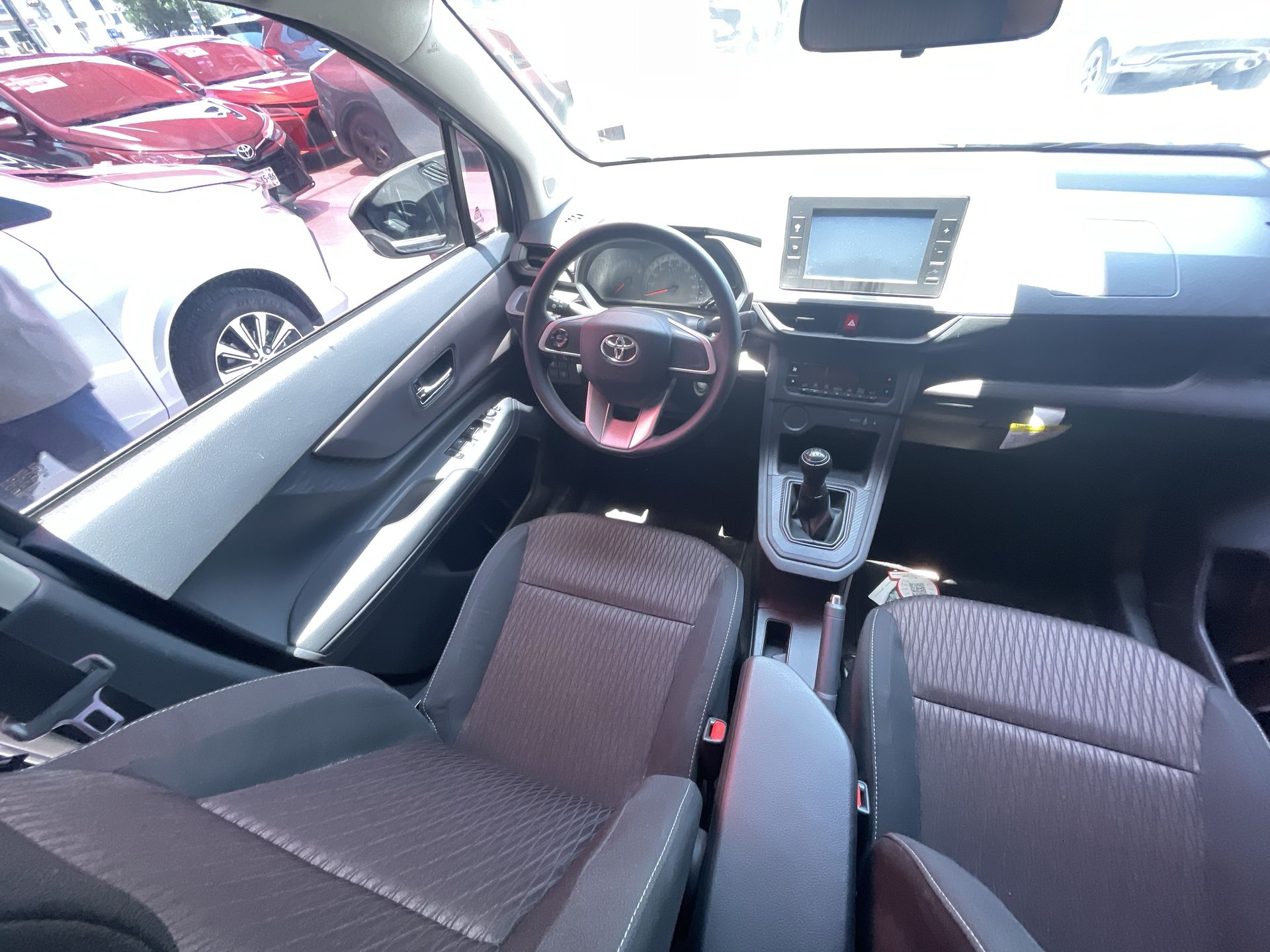 2024 Toyota AVANZA LE MT