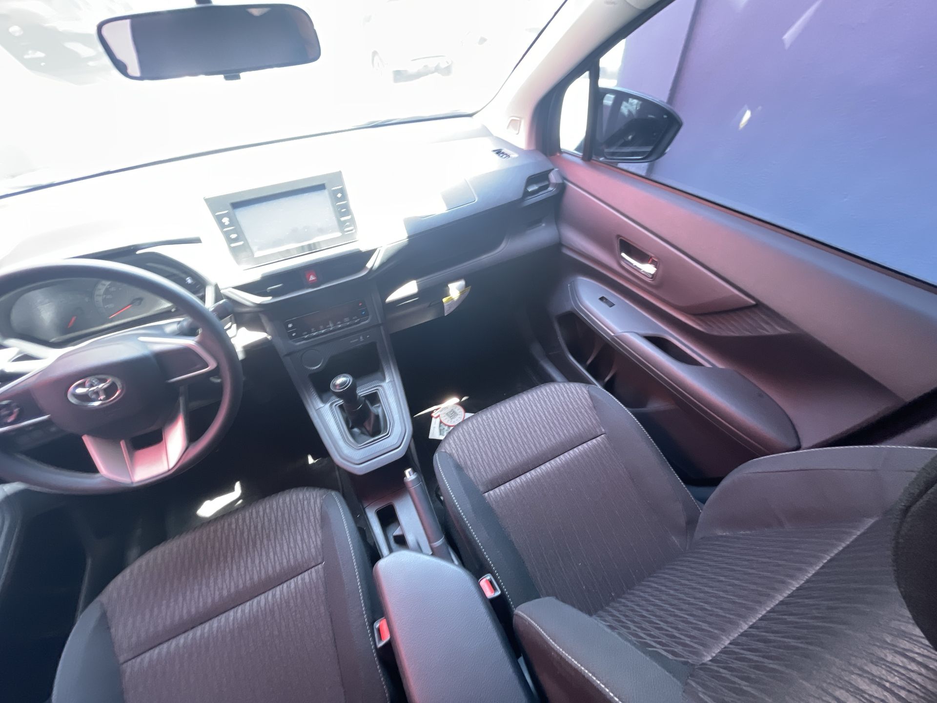 2024 Toyota AVANZA LE MT