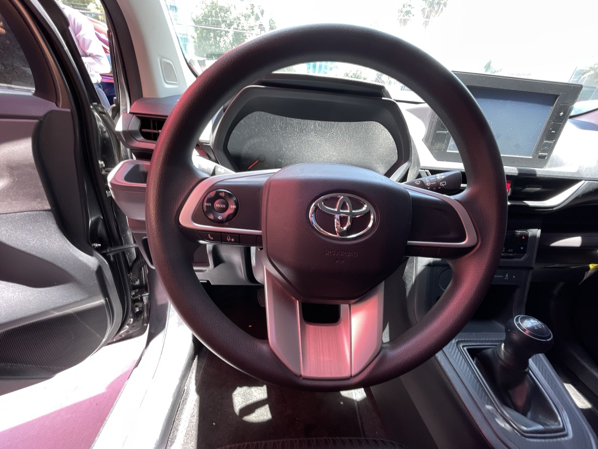 2024 Toyota AVANZA LE MT