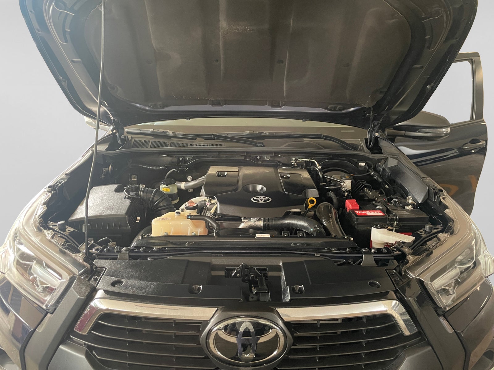2024 Toyota HILUX D-CAB DSL AT MHEV