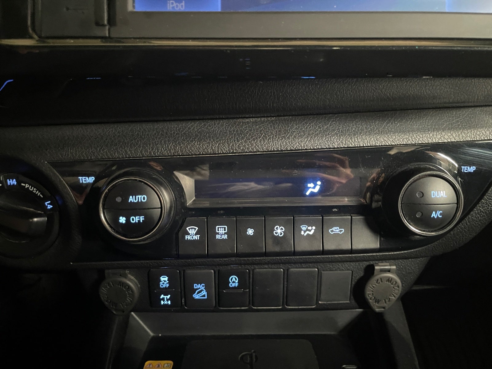 2024 Toyota HILUX D-CAB DSL AT MHEV