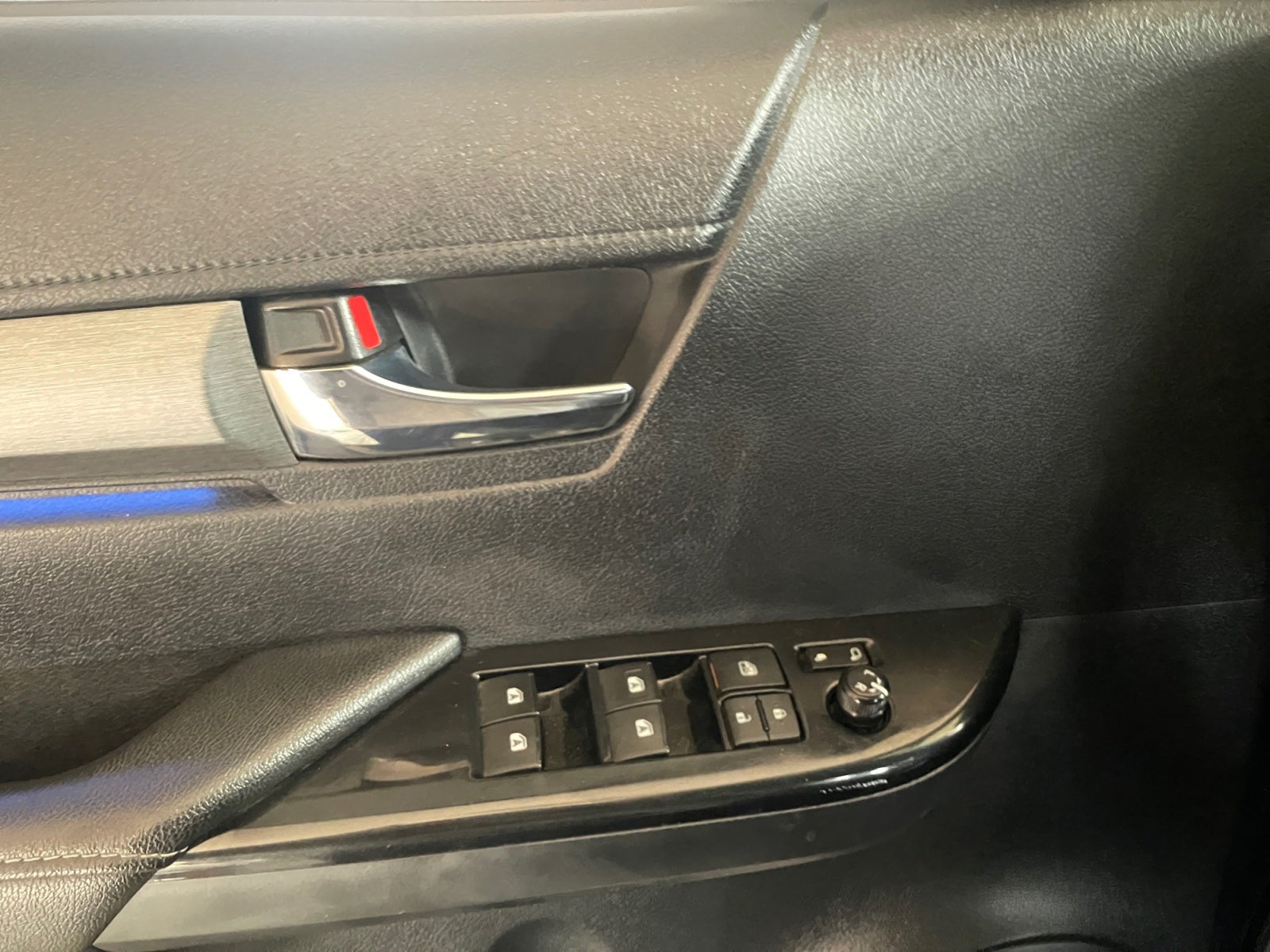 2024 Toyota HILUX D-CAB DSL AT MHEV