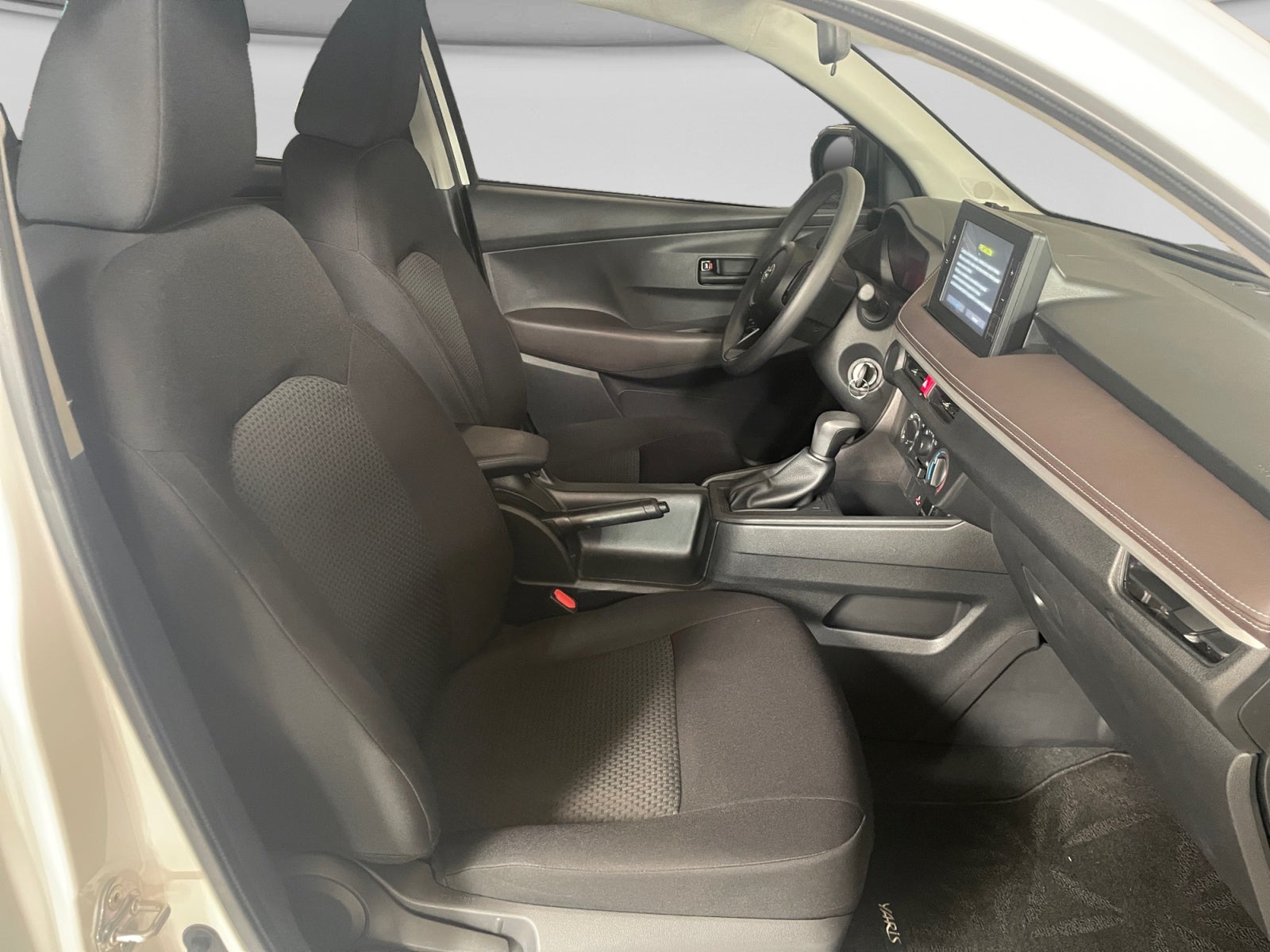 2023 Toyota YARIS BASE CVT