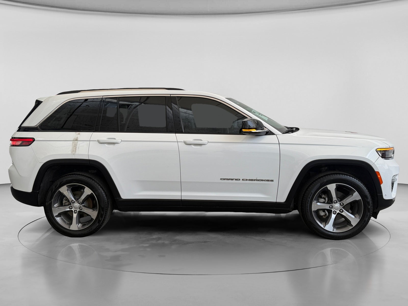 2023 Jeep GRAND CHEROKEE LIMITED V6 4X2