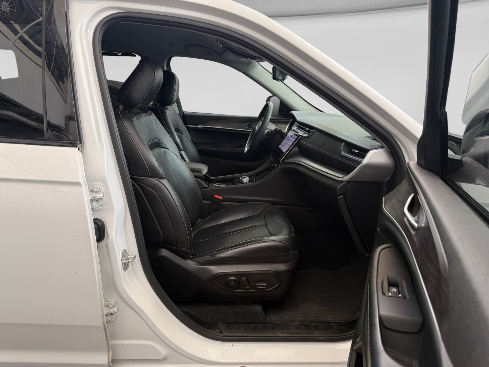 2023 Jeep GRAND CHEROKEE LIMITED V6 4X2