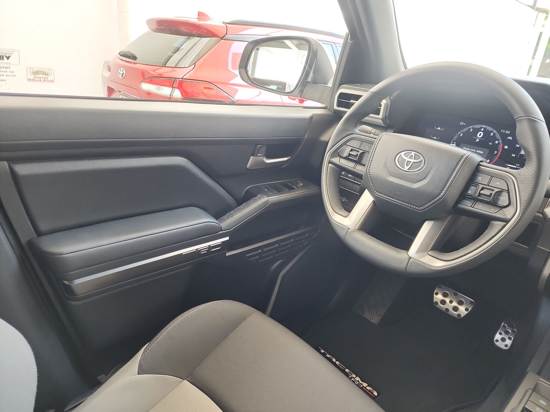 2025 Toyota TACOMA TRD SPORT 4X4