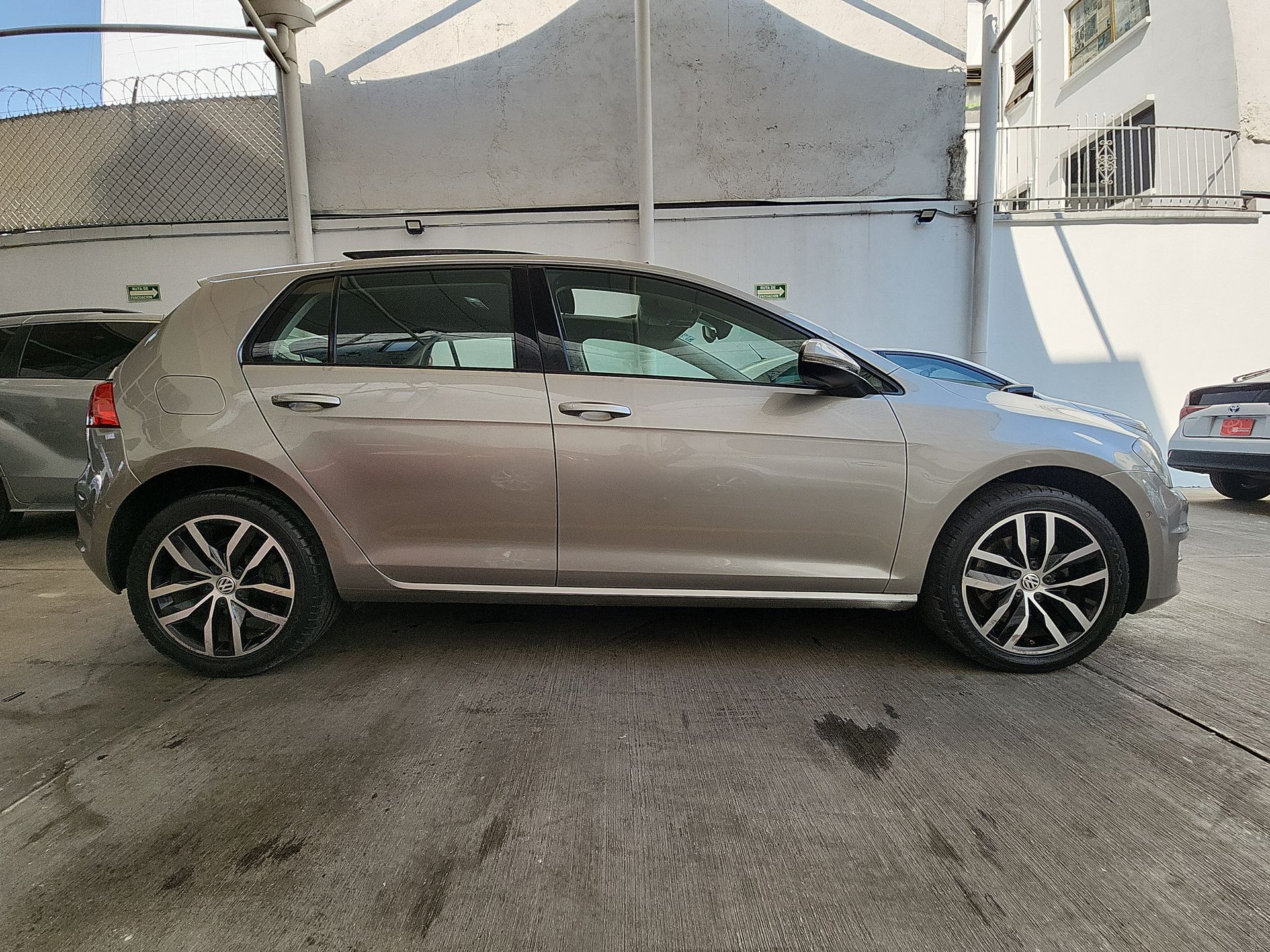 2017 Volkswagen GOLF HIGHLINE DSG ASISTENTE APARCAMIENTO