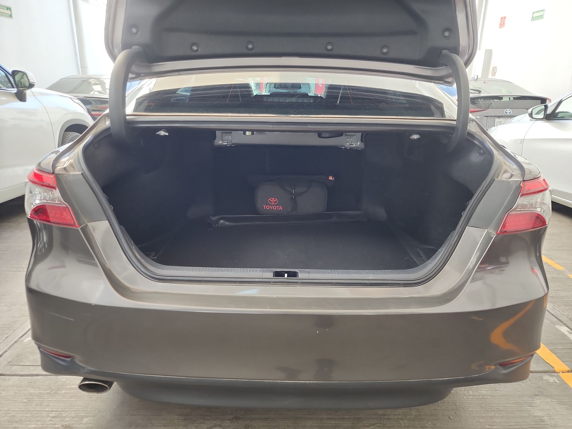 2024 Toyota CAMRY XLE HV