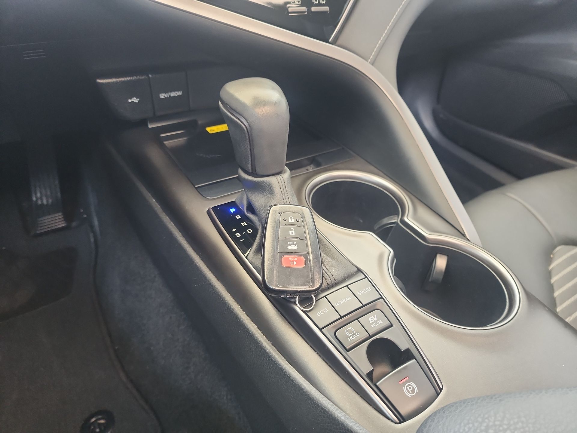 2024 Toyota CAMRY SE HEV