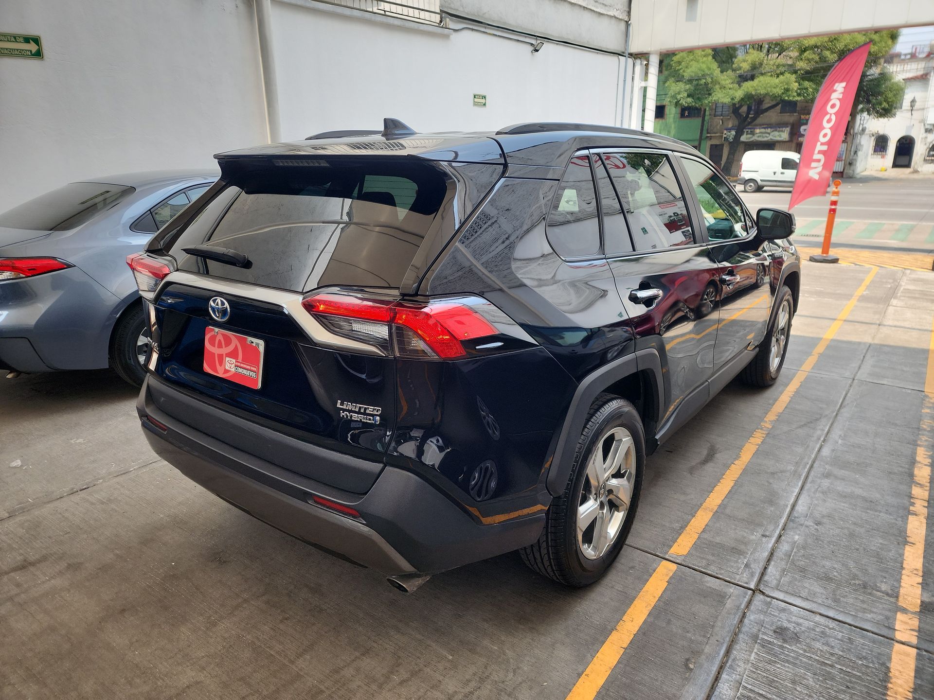 2021 Toyota RAV4 LIMITED HV