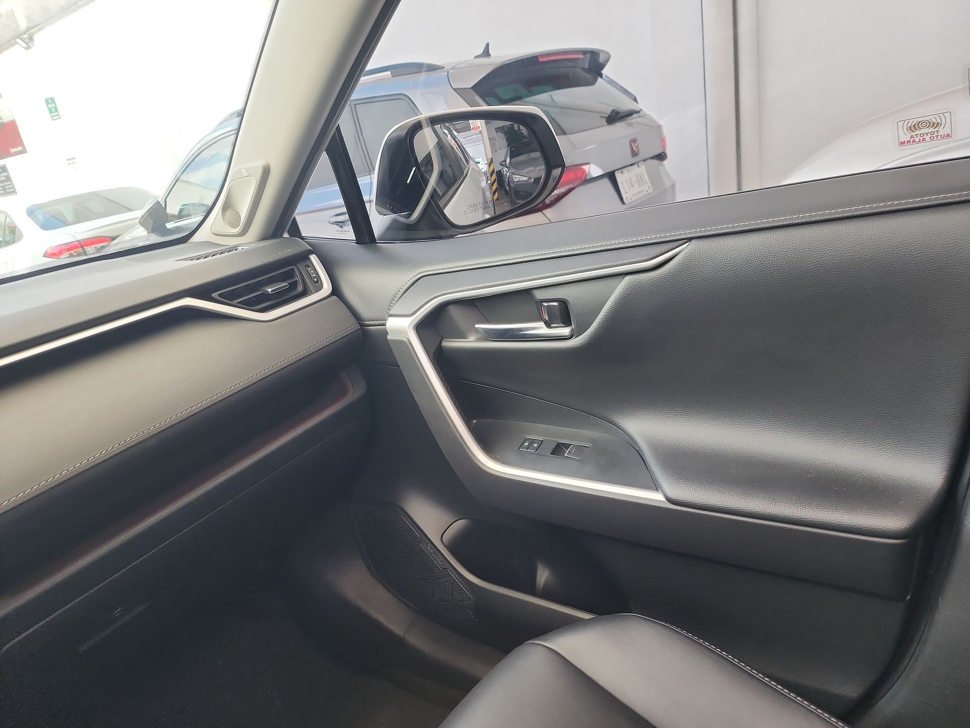 2023 Toyota RAV4 LIMITED HV