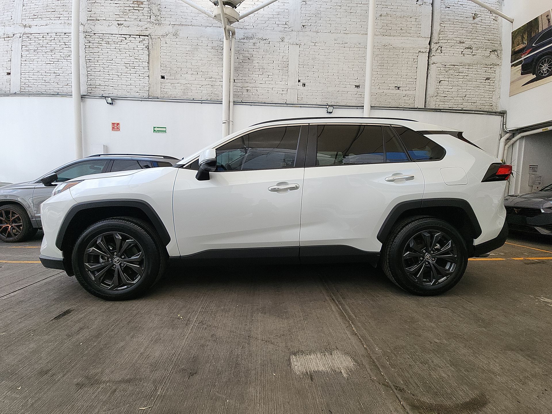 2023 Toyota RAV4 LIMITED HV