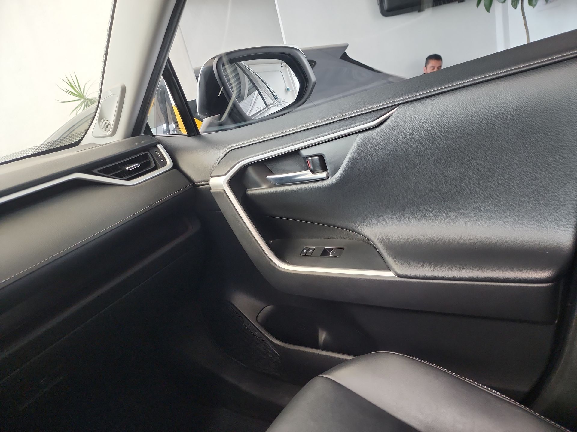 2023 Toyota RAV4 LIMITED HV