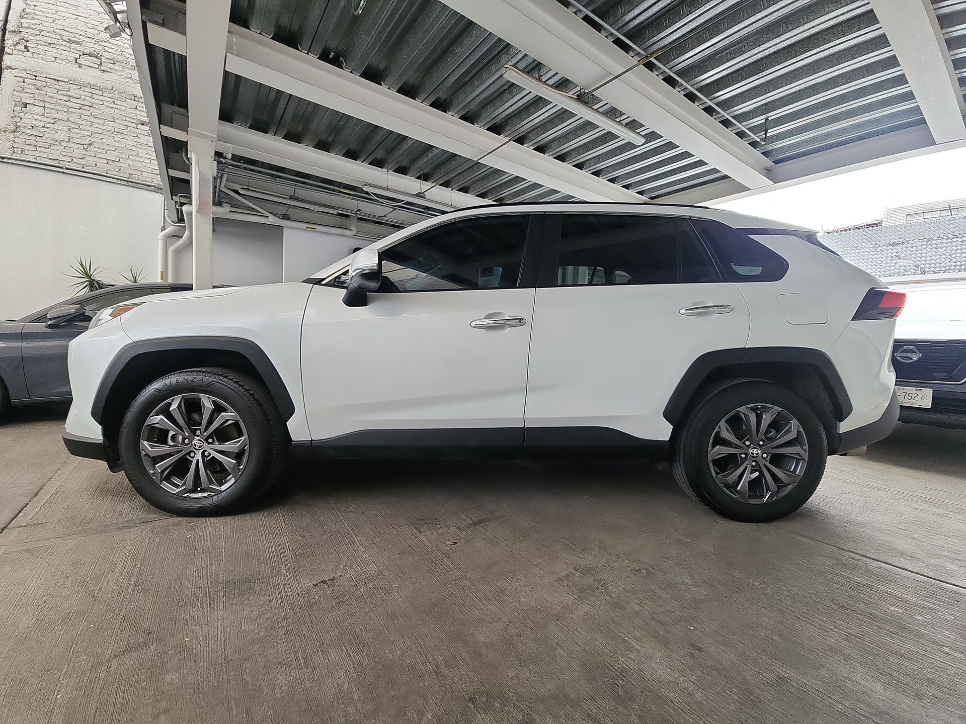 2023 Toyota RAV4 LIMITED HV