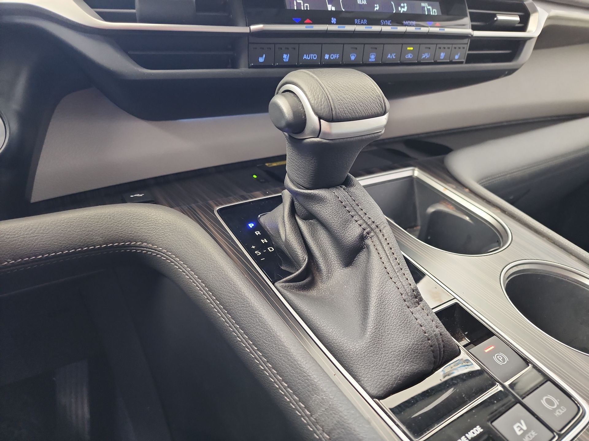 2023 Toyota SIENNA LIMITED