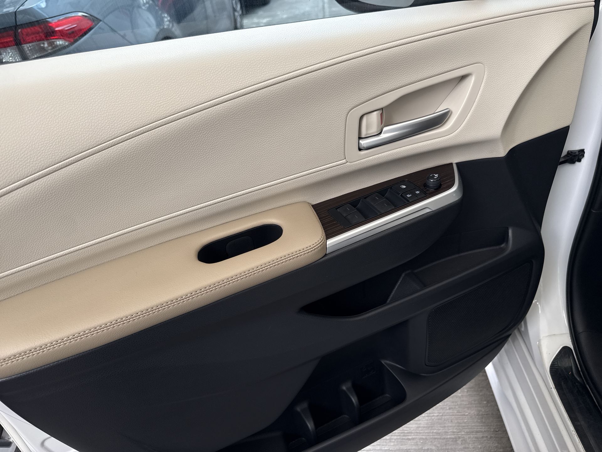 2023 Toyota SIENNA XLE PIEL
