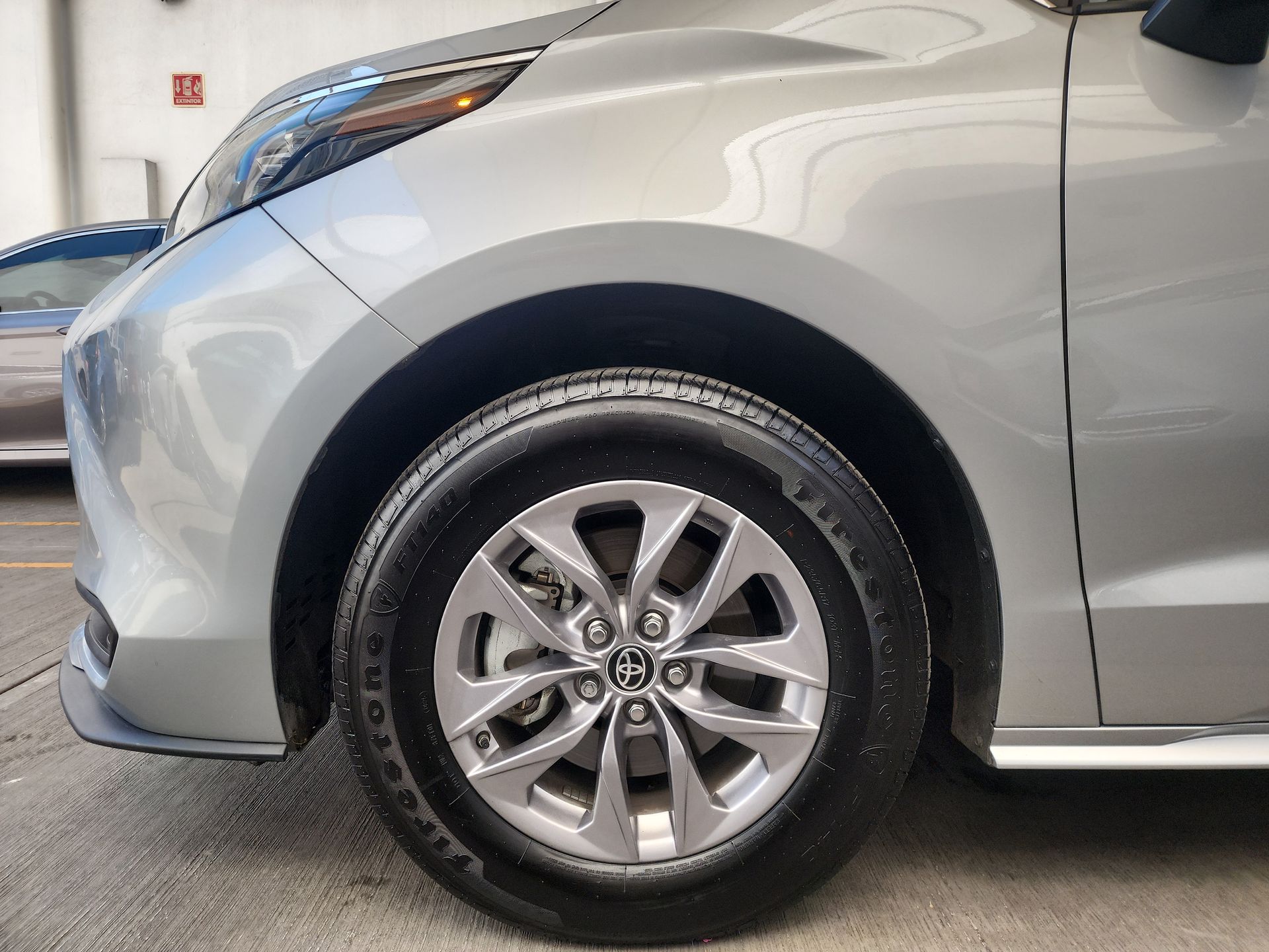 2025 Toyota SIENNA LE HEV