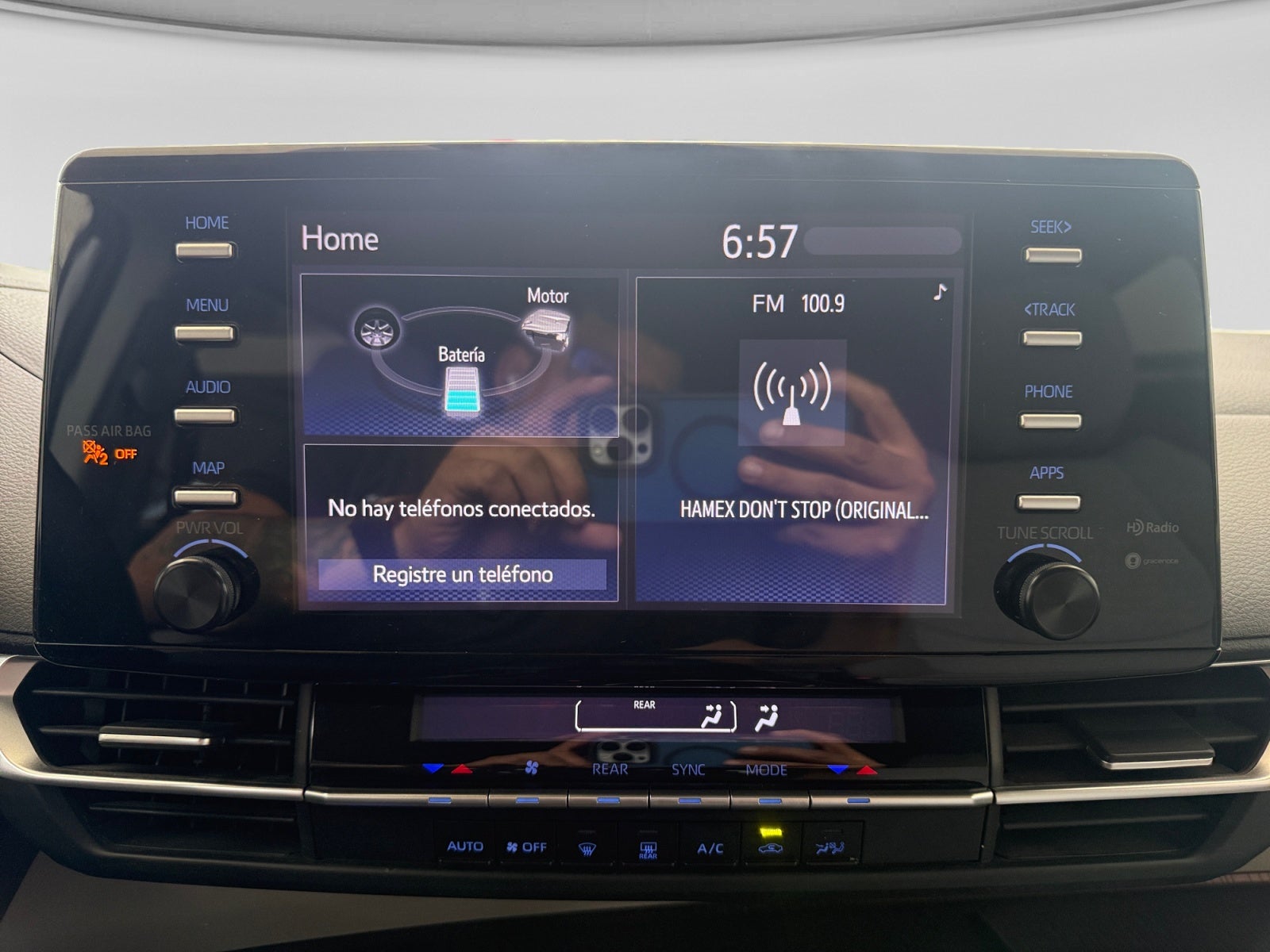 2022 Toyota SIENNA LE
