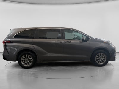 2022 Toyota SIENNA LE