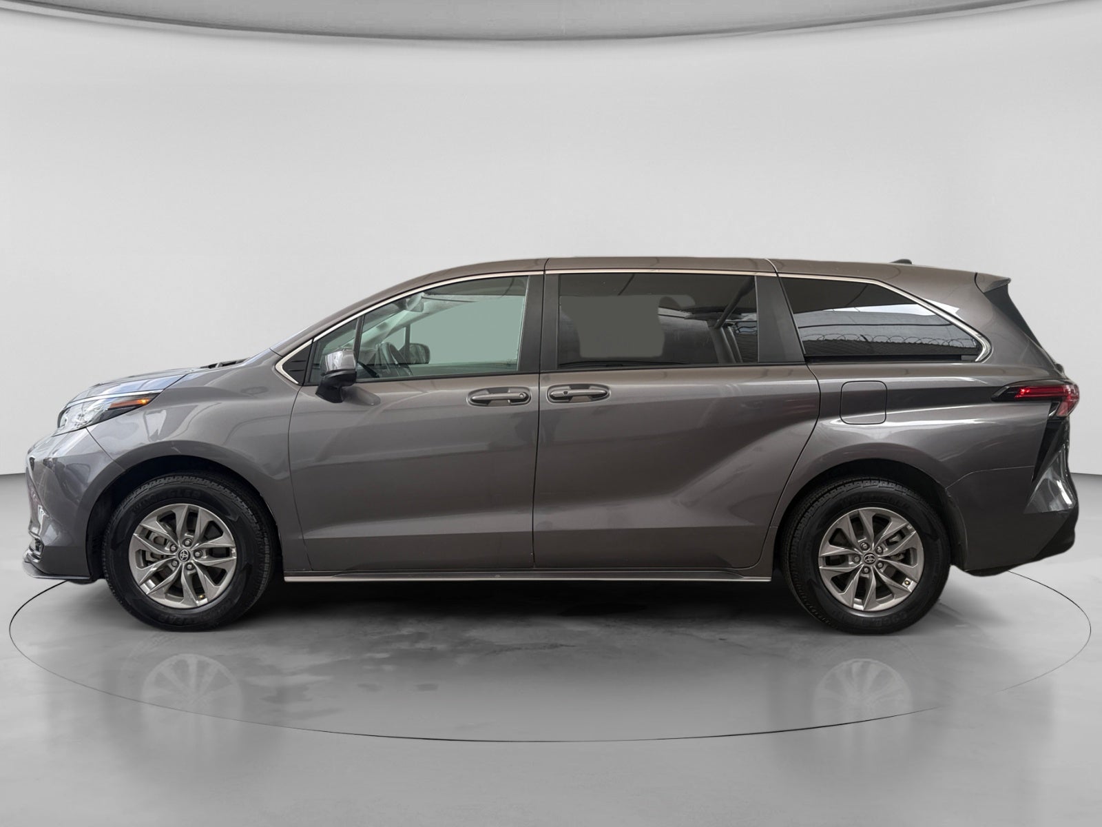 2022 Toyota SIENNA LE