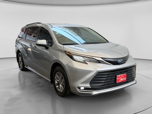 2022 Toyota SIENNA XLE