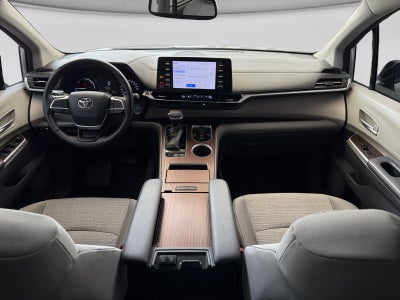 2022 Toyota SIENNA XLE