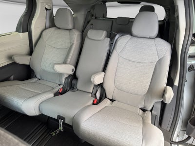2022 Toyota SIENNA XLE