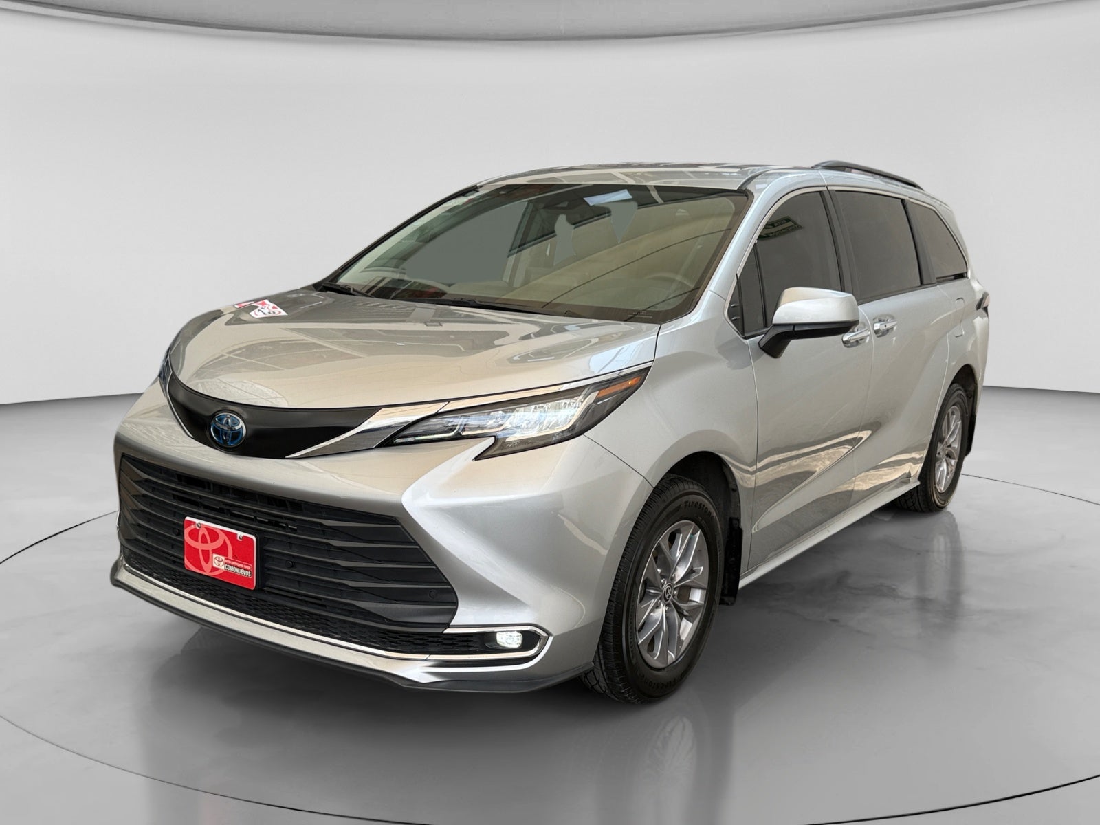 2022 Toyota SIENNA XLE