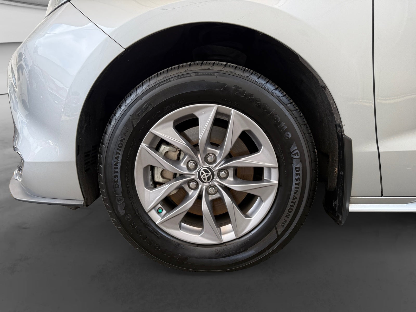 2022 Toyota SIENNA XLE