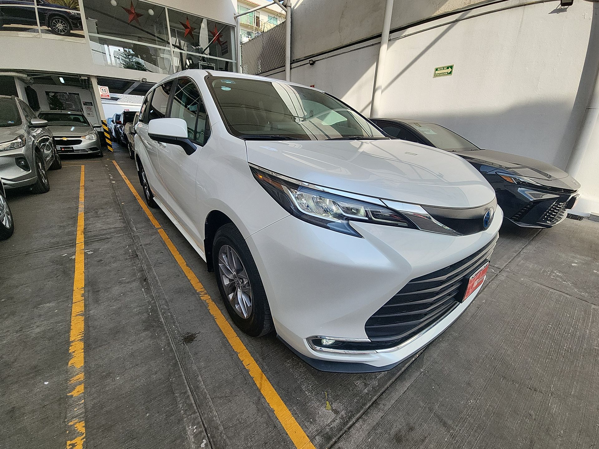 2023 Toyota SIENNA XLE