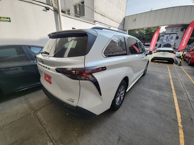 2023 Toyota SIENNA XLE