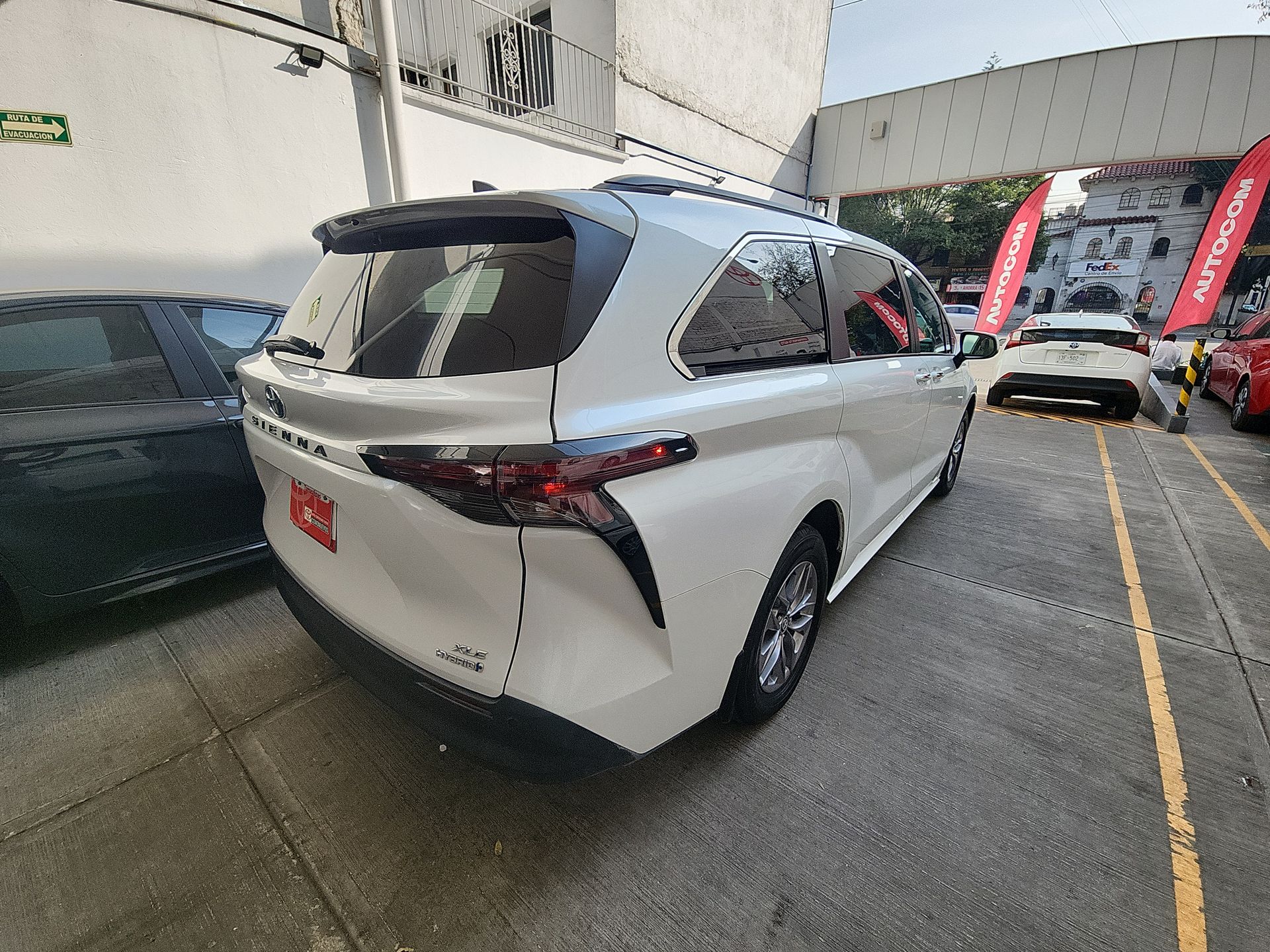 2023 Toyota SIENNA XLE