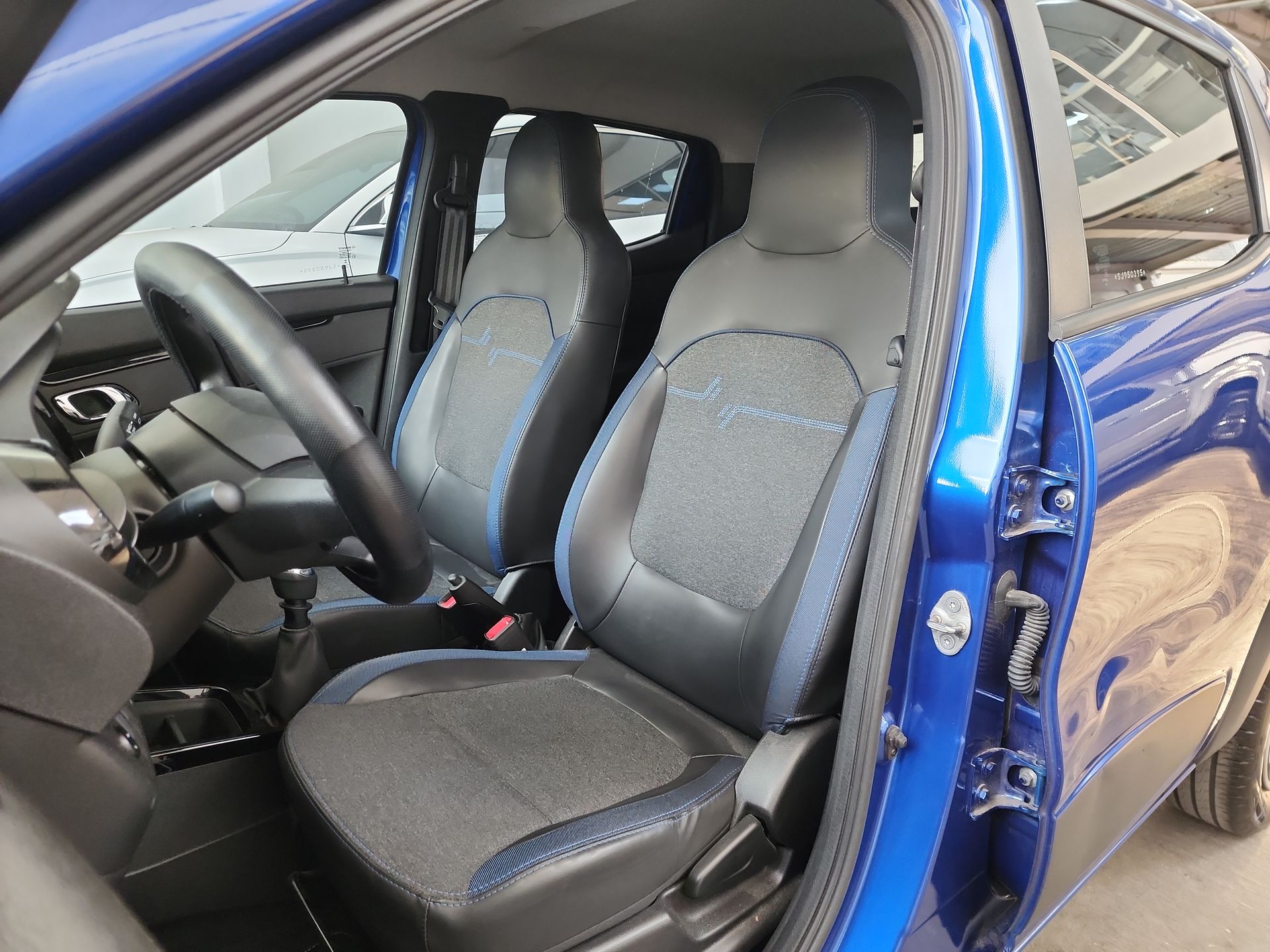 2025 RENAULT KWID ICONIC