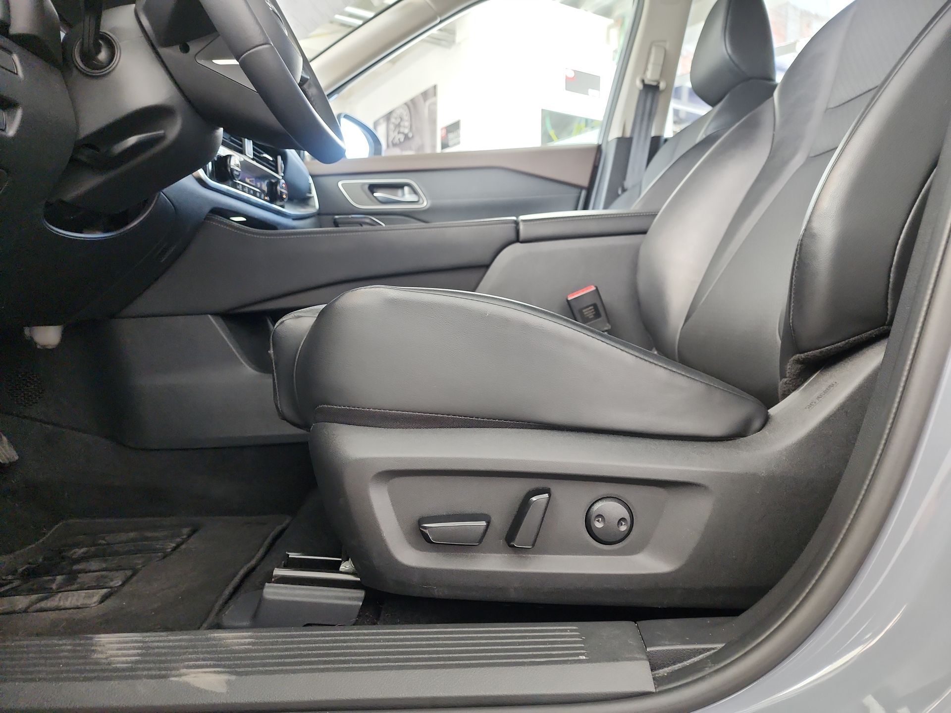 2025 Nissan X-TRAIL EXCLUSIVE E-POWER 2 ROW 25