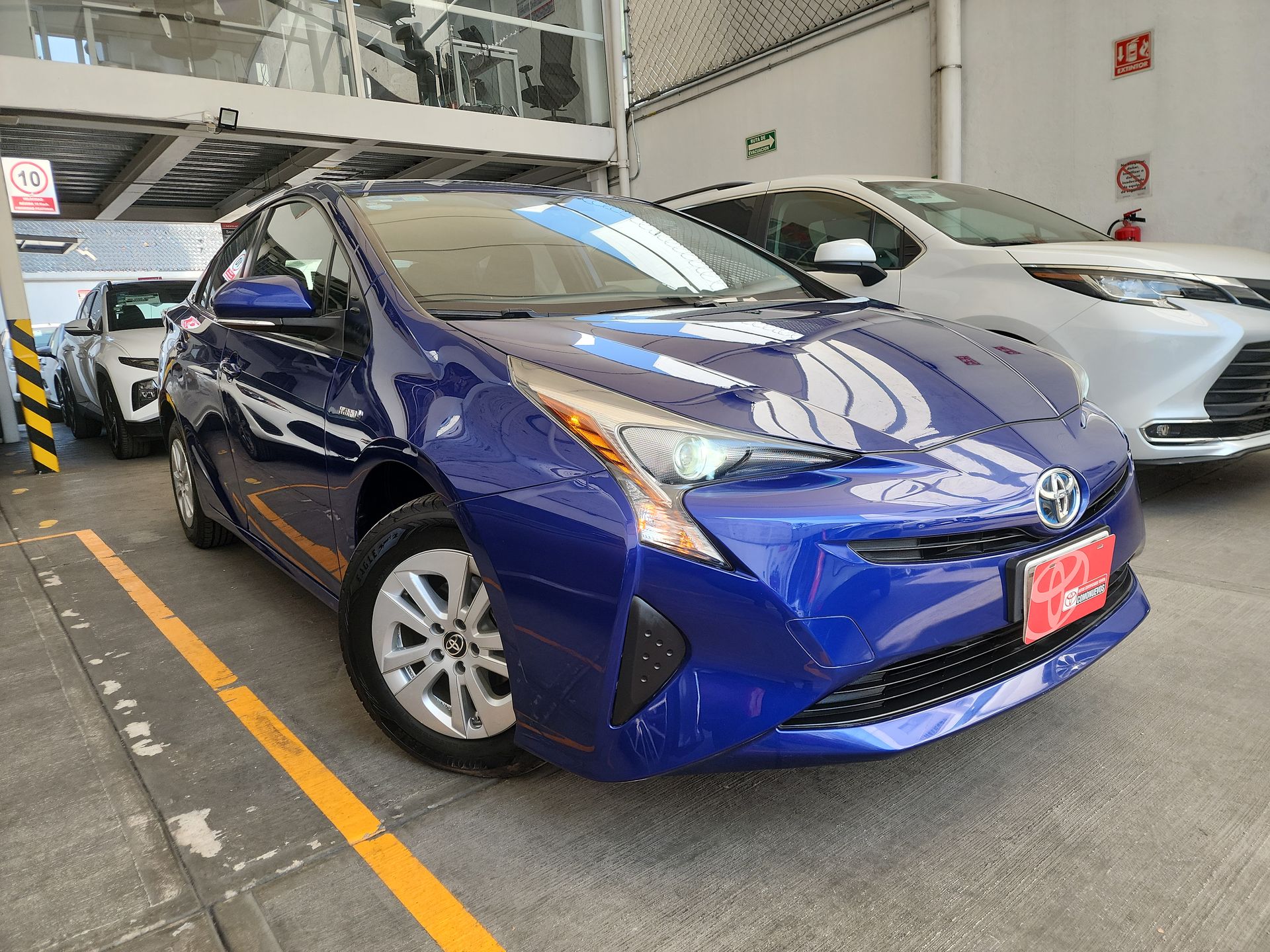2016 Toyota PRIUS BASE CVT