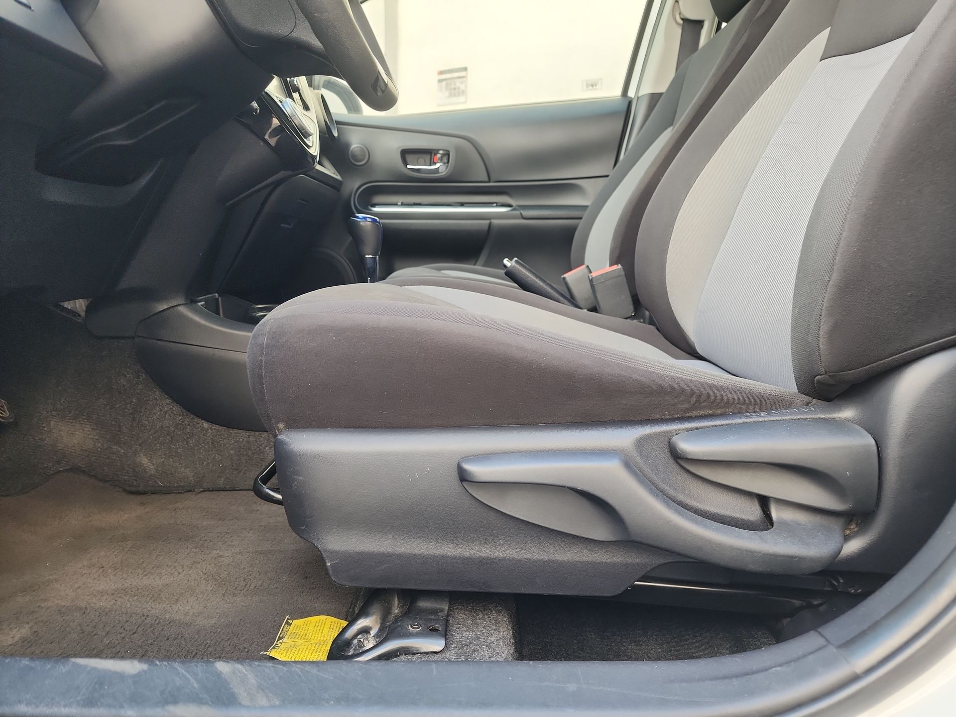 2021 Toyota PRIUS BASE