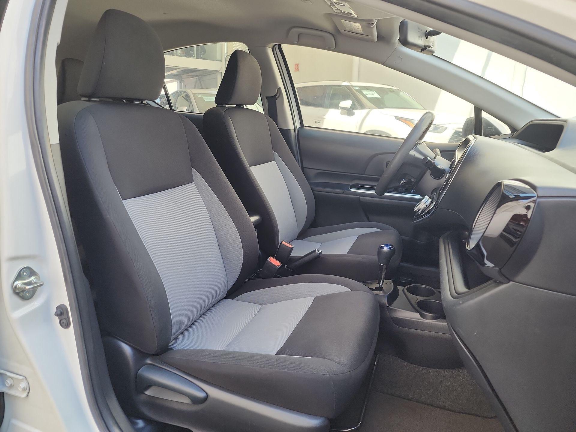 2021 Toyota PRIUS BASE