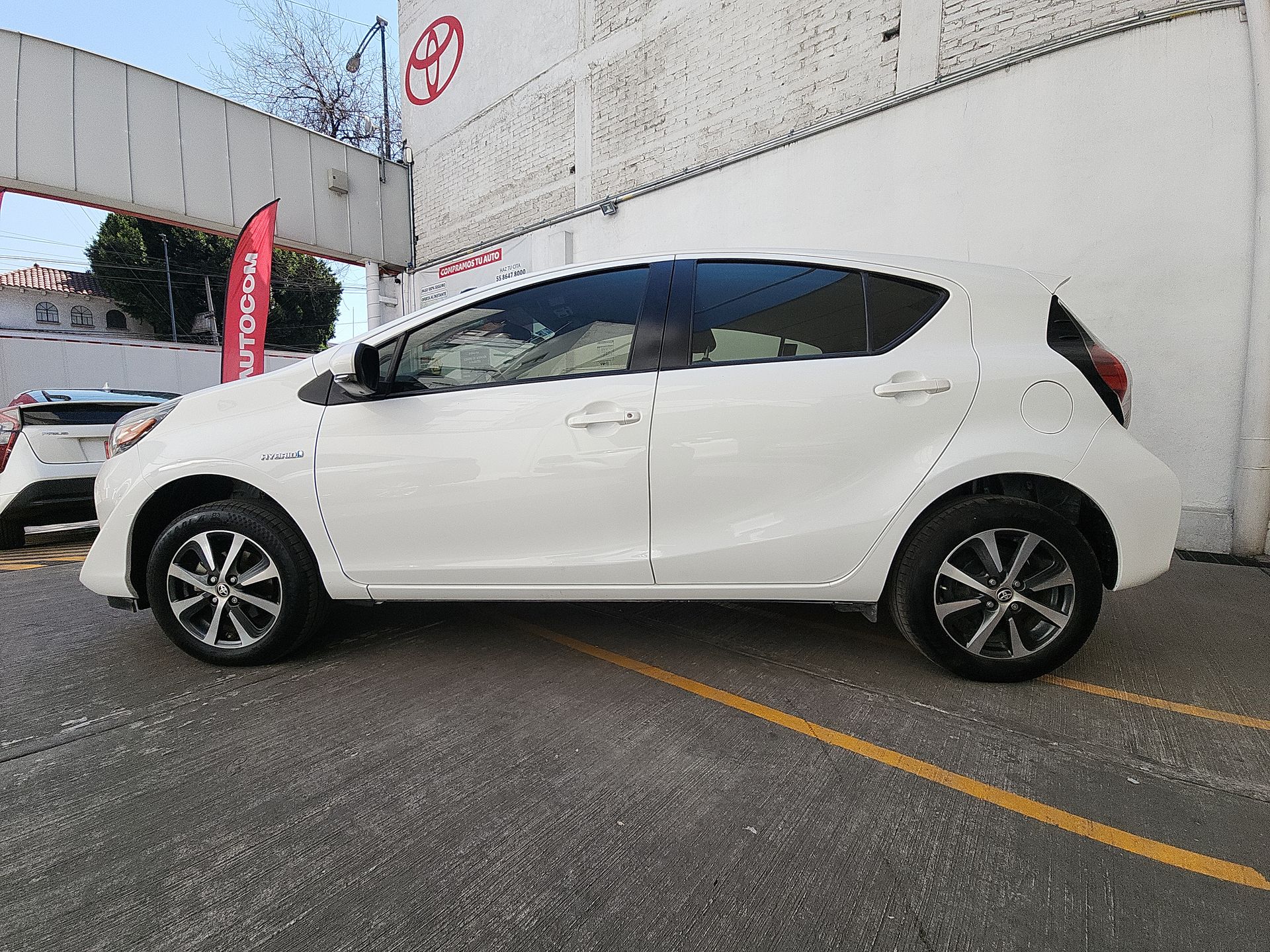 2021 Toyota PRIUS BASE