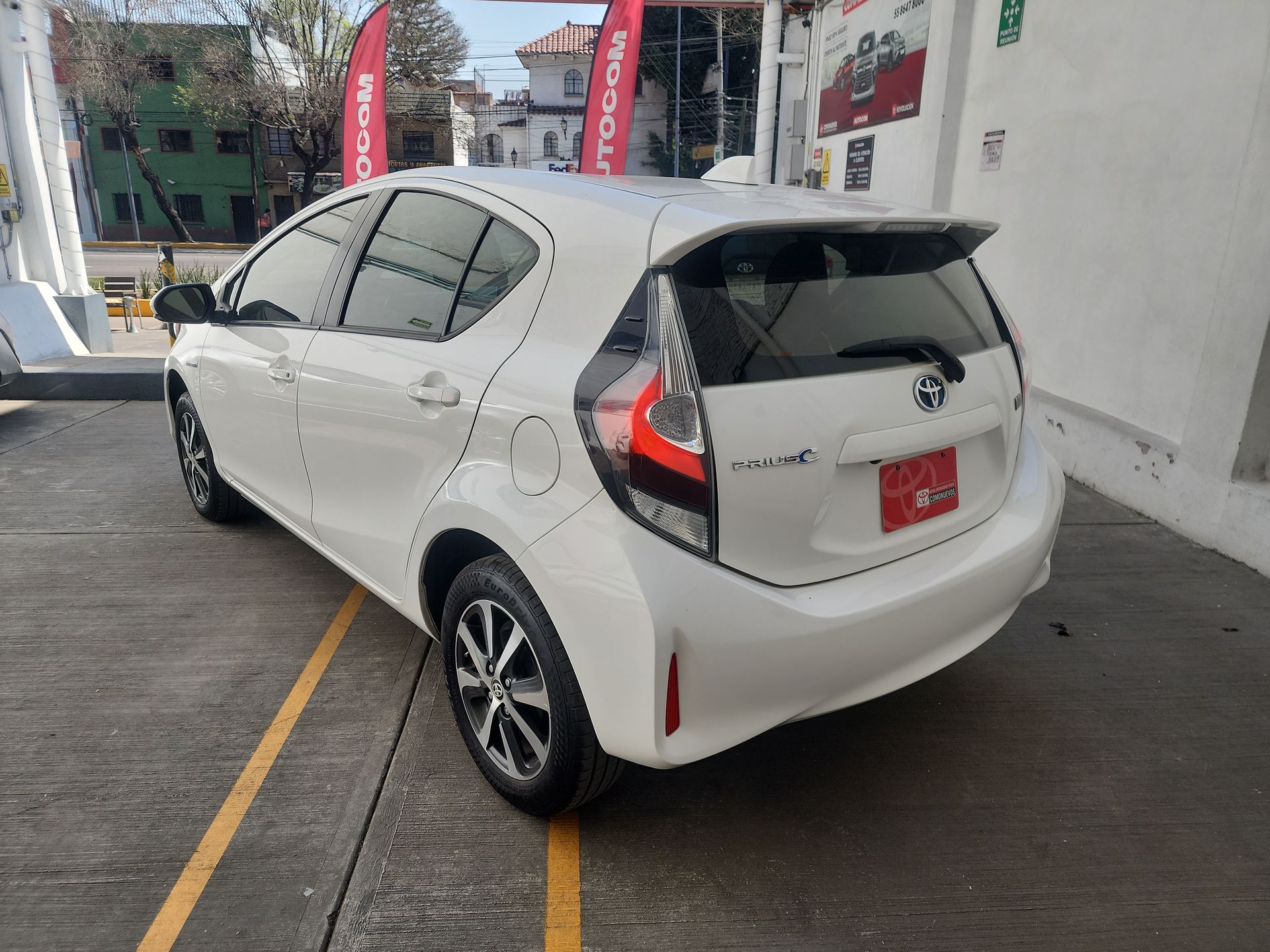 2021 Toyota PRIUS BASE