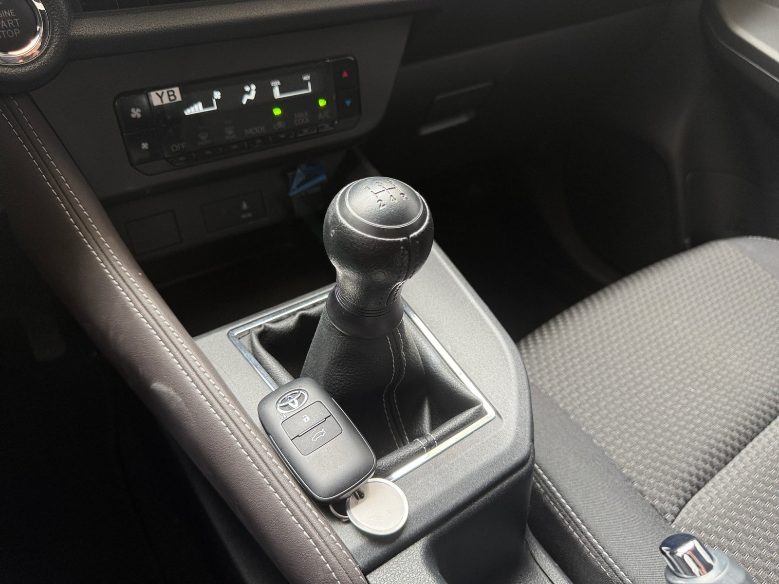 2024 Toyota YARIS S MT
